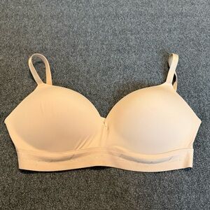 Victoria’s Secret VS PINK Wear Everywhere Wireless Push Up Bra 38D Beige